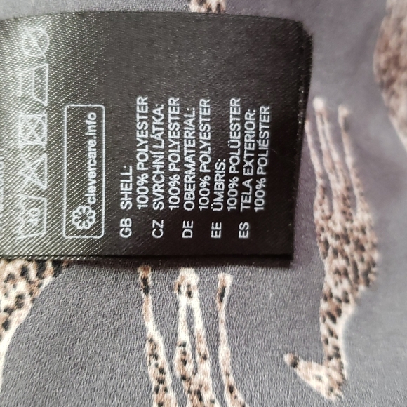 H&M Concious  Giraffe Print Blouse - Picture 8 of 9